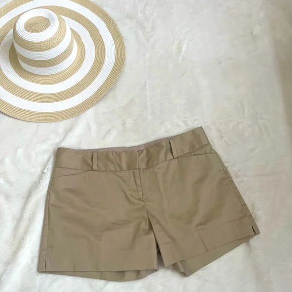 🛍️3/$25 SALE🛍️The Limited shinny khaki summer shorts - Picture 1 of 12